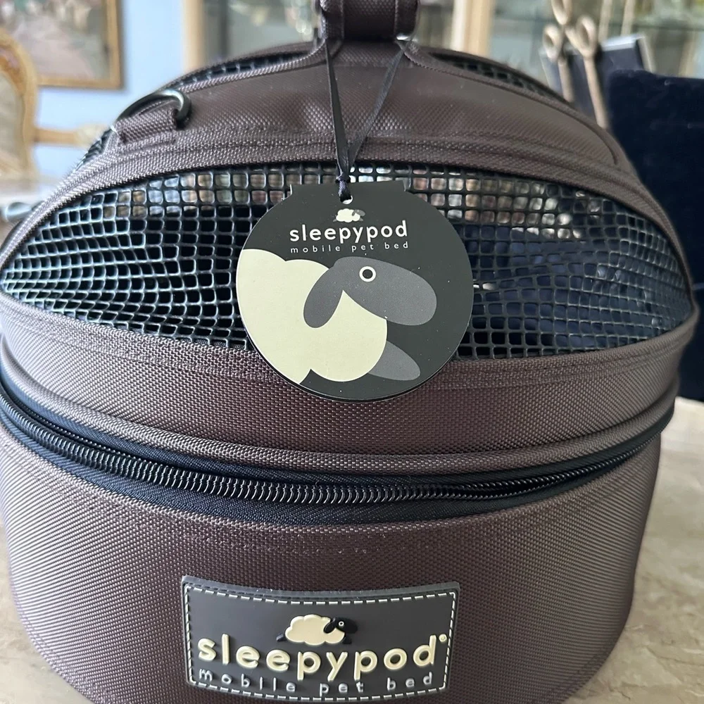 #103 Sleepypod Mini Brown for 3.3 dog. EUC